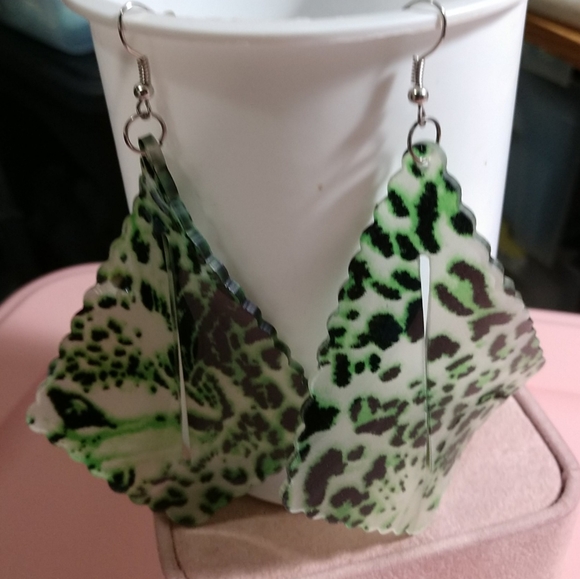 VTG Earrings Large Dangle Long Lucite Greens BoHo Pierced Statement 1980’s - Picture 5 of 7